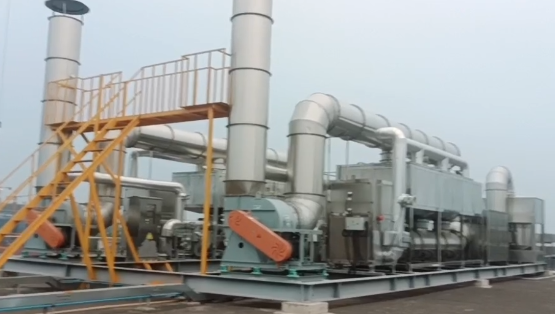 浙江“活性炭催化燃烧一体机”大型项目安装中